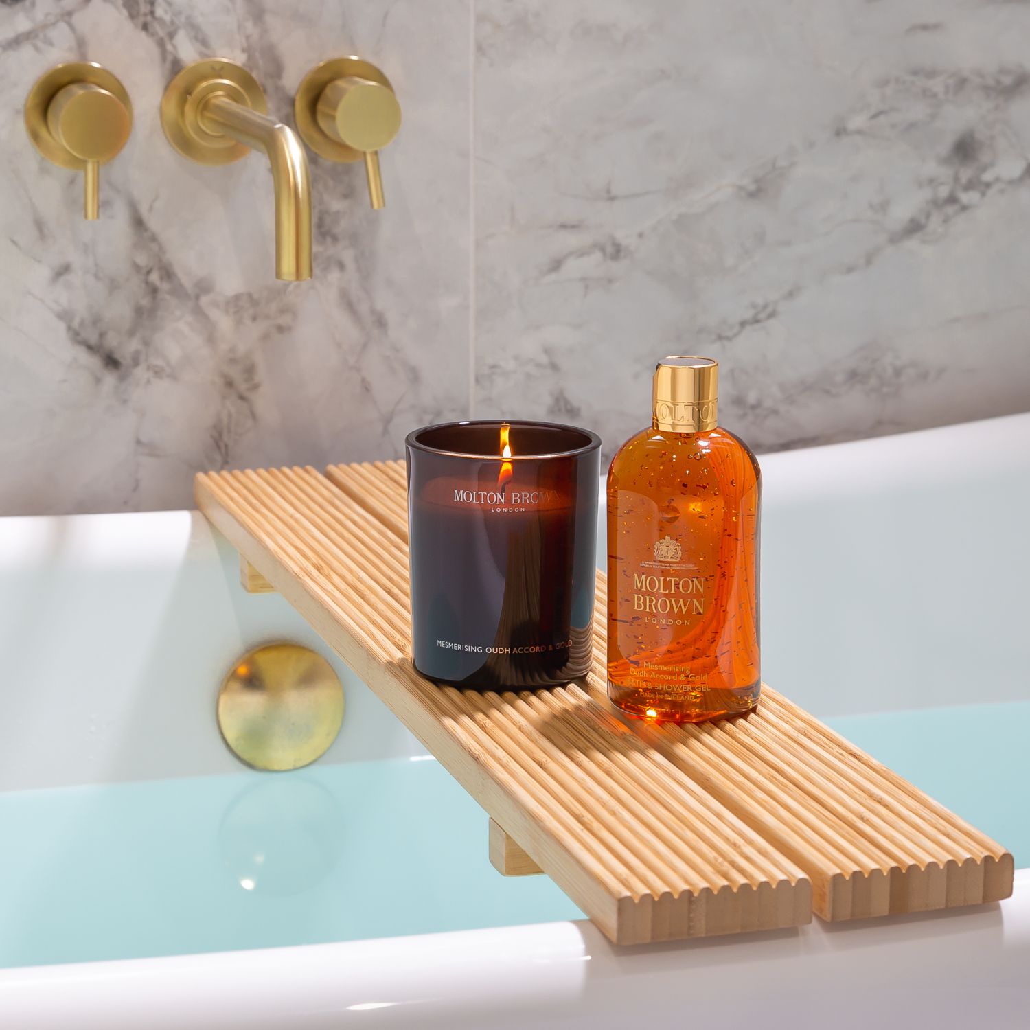 Mesmerising Oudh Accord & Gold Signature Scented Candle (Single Wick)